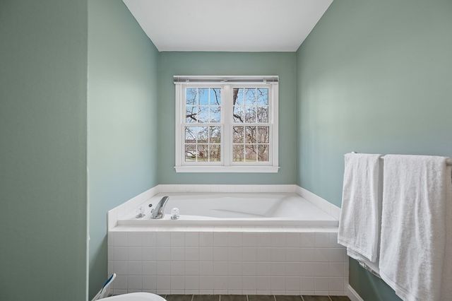 3 Quaker Way 40, Westborough, MA 01581