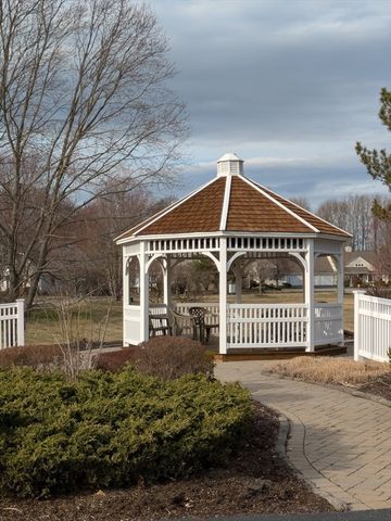 3 Quaker Way 40, Westborough, MA 01581