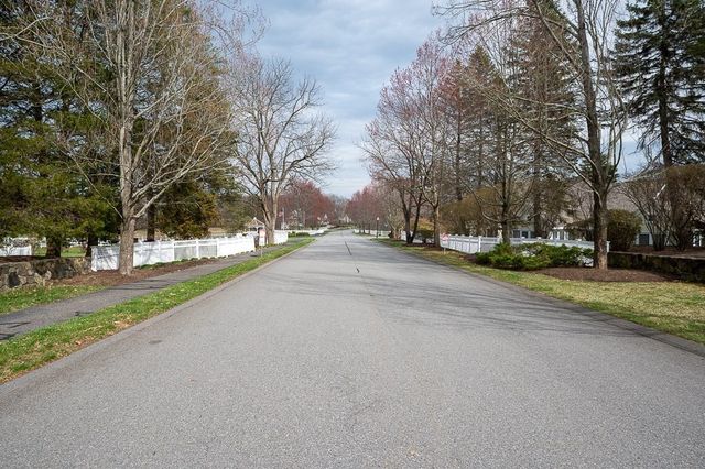 3 Quaker Way 40, Westborough, MA 01581