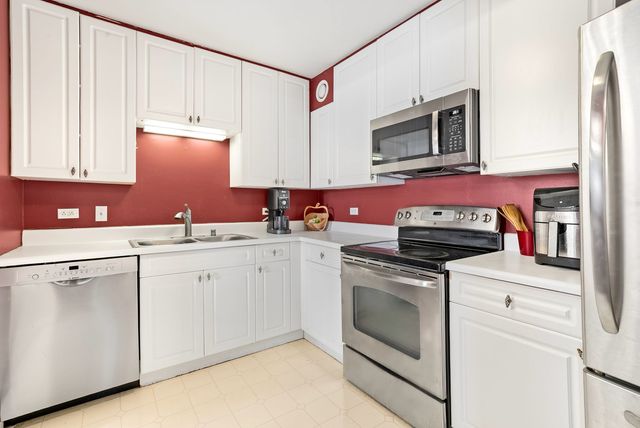 70 W Huron Street 1907, Chicago, IL 60654