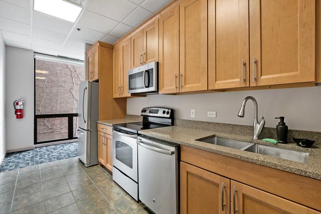 70 W Huron Street 1907, Chicago, IL 60654