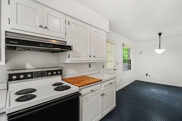 7 Barbour Lane 11, Bloomfield Hills, MI 48304