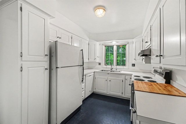 7 Barbour Lane 11, Bloomfield Hills, MI 48304