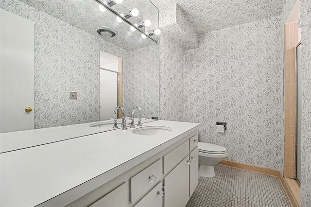 7 Barbour Lane 11, Bloomfield Hills, MI 48304