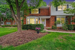 7 Barbour Lane 11, Bloomfield Hills, MI 48304