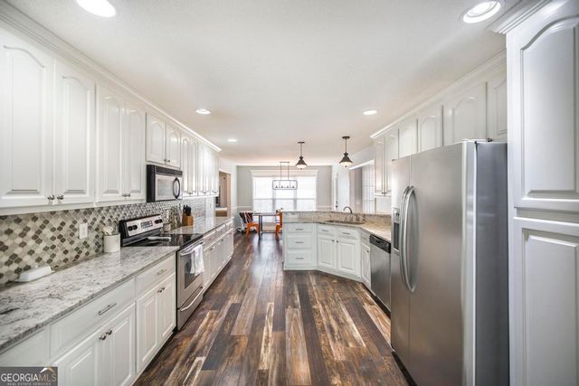 302 Erin Way, Warner Robins, GA 31088