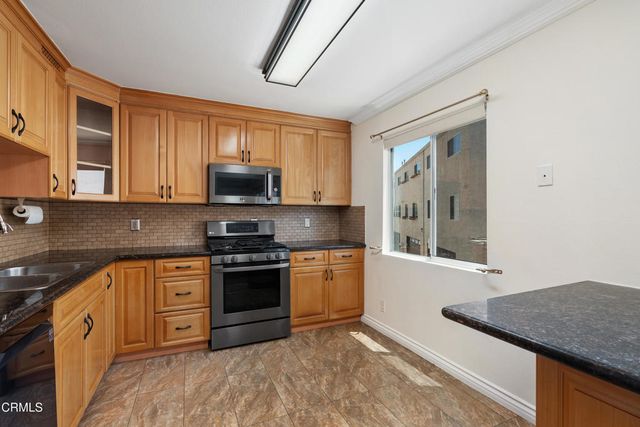 9503 Via Venezia, Burbank, CA 91504