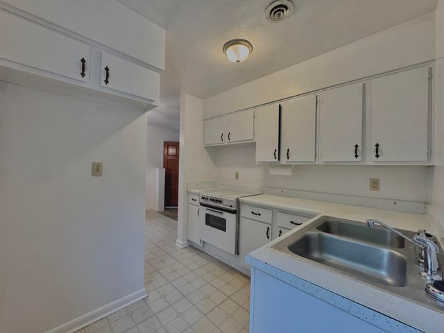 325 Avon Lane, Mary Esther, FL 32569