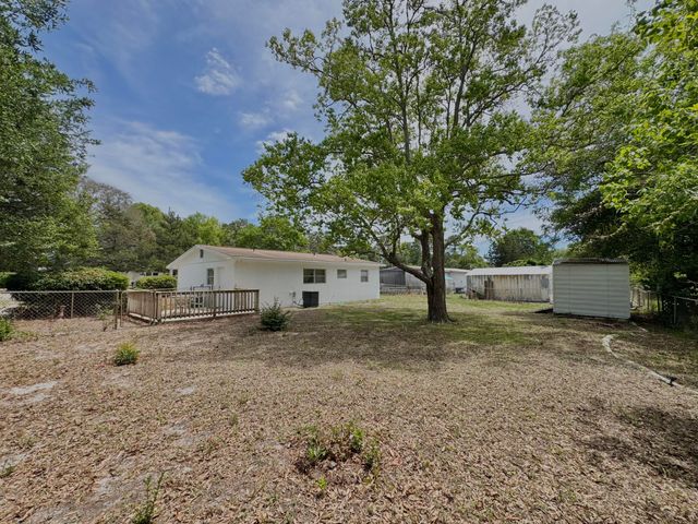 325 Avon Lane, Mary Esther, FL 32569