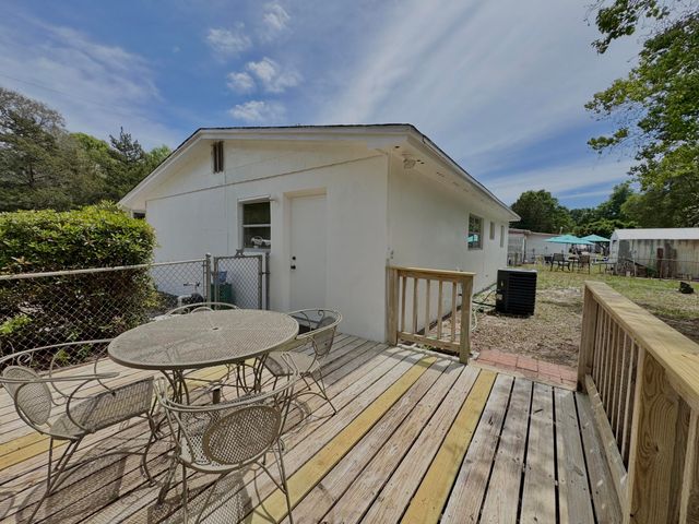 325 Avon Lane, Mary Esther, FL 32569