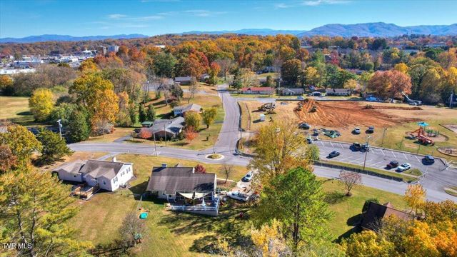 2517 Larkspur Drive, Johnson City, TN 37604