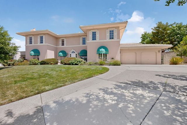 10136 Masters Drive NE, Albuquerque, NM 87111