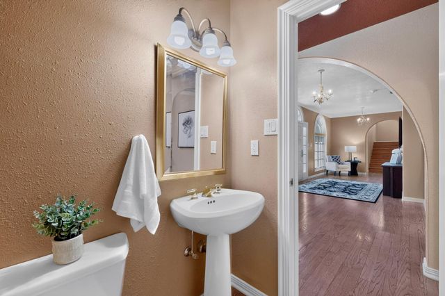 10136 Masters Drive NE, Albuquerque, NM 87111
