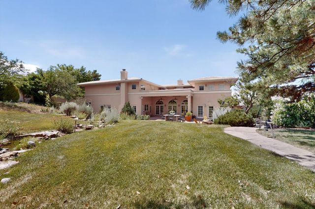 10136 Masters Drive NE, Albuquerque, NM 87111