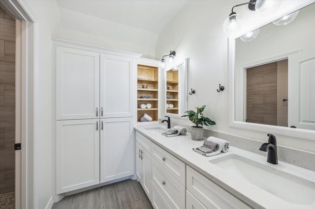 4112 Leslies Way, Dickinson, TX 77539