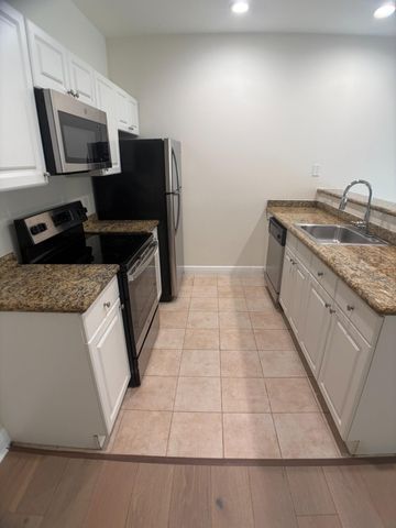 150 SE 3RD Avenue 13, Miami, FL 33131