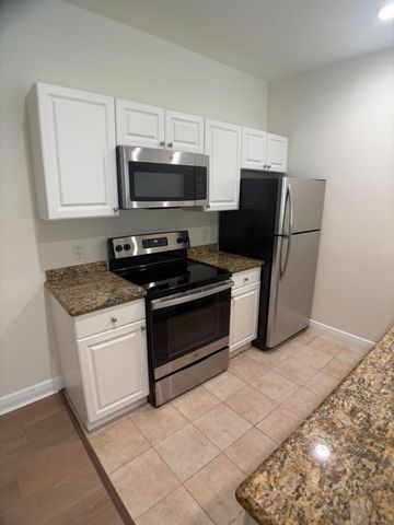 150 SE 3RD Avenue 13, Miami, FL 33131
