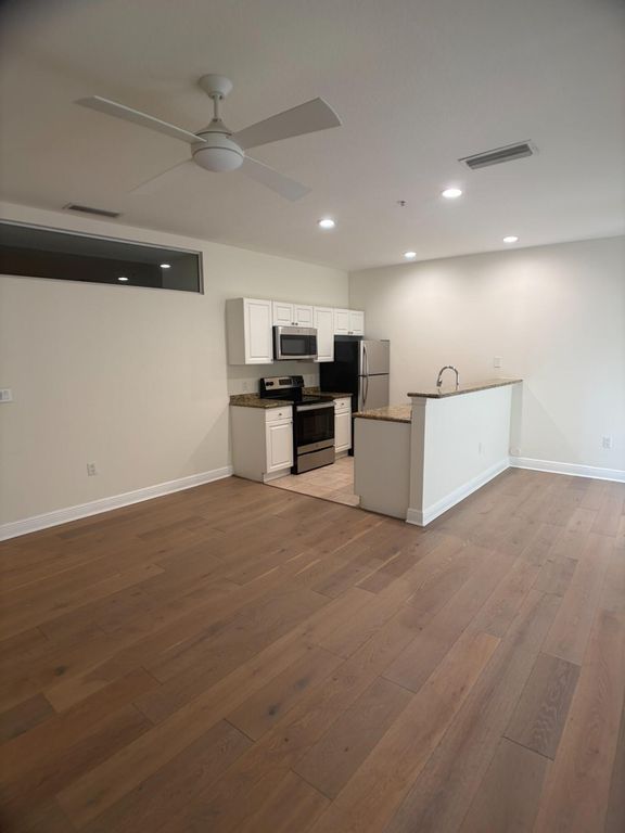 150 SE 3RD Avenue 13, Miami, FL 33131