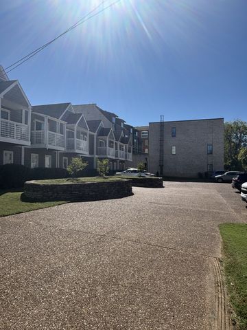 3204 W End Cir Apt 11, Nashville, TN 37203