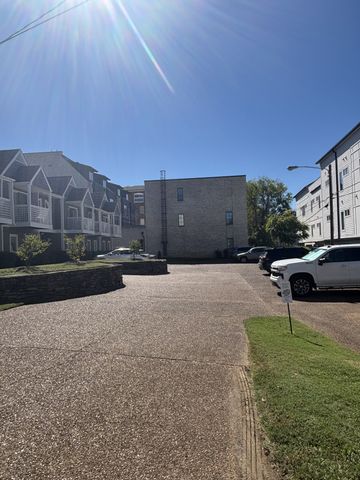 3204 W End Cir Apt 11, Nashville, TN 37203
