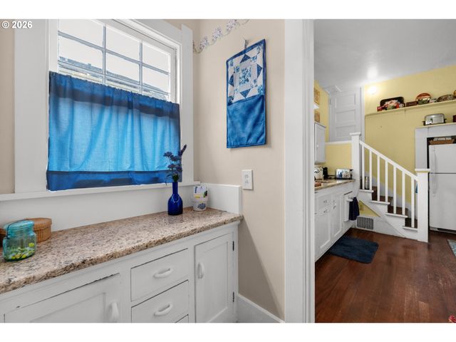 1528 IRVING Ave, Astoria, OR 97103