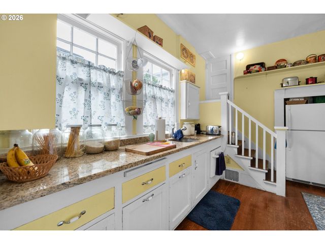 1528 IRVING Ave, Astoria, OR 97103