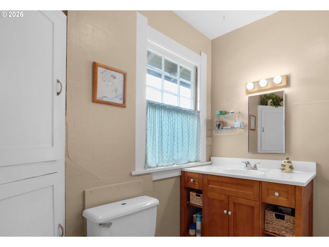 1528 IRVING Ave, Astoria, OR 97103