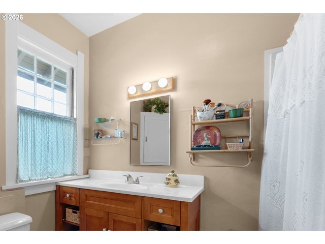 1528 IRVING Ave, Astoria, OR 97103