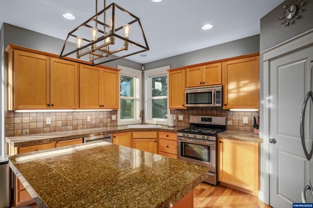 5829 Montevallo St SE, Salem, OR 97306