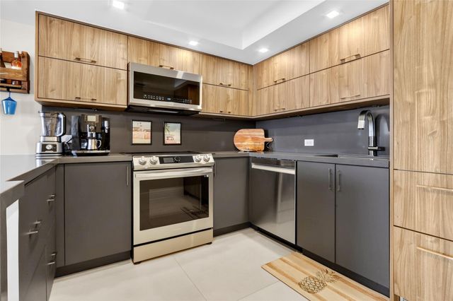 1710 S Ocean Ln 203, Fort Lauderdale, FL 33316