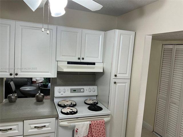 300 Berkley Rd 108, Hollywood, FL 33024
