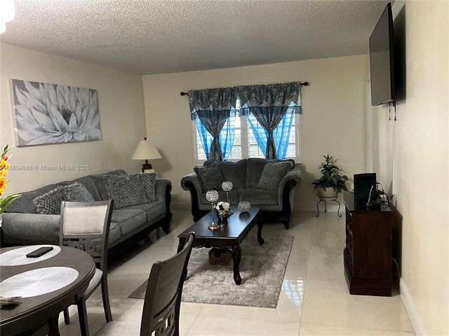 300 Berkley Rd 108, Hollywood, FL 33024