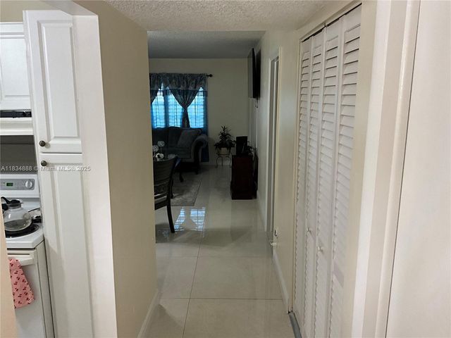 300 Berkley Rd 108, Hollywood, FL 33024