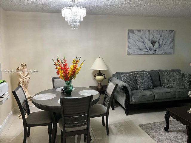 300 Berkley Rd 108, Hollywood, FL 33024