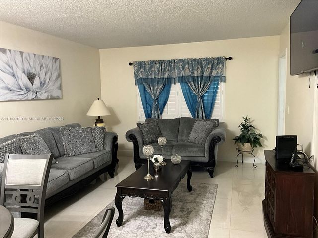 300 Berkley Rd 108, Hollywood, FL 33024