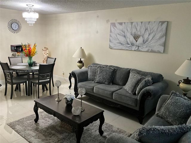 300 Berkley Rd 108, Hollywood, FL 33024