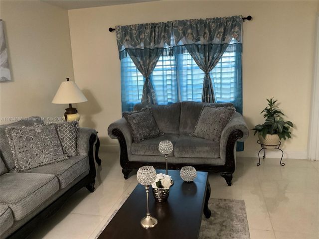 300 Berkley Rd 108, Hollywood, FL 33024