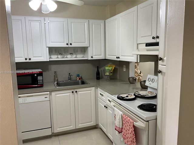 300 Berkley Rd 108, Hollywood, FL 33024