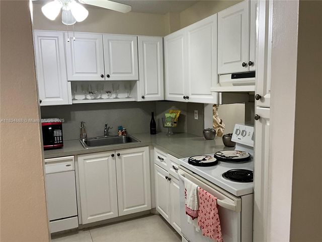 300 Berkley Rd 108, Hollywood, FL 33024