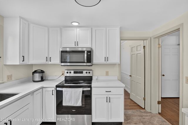1682 Woodside Drive, East Lansing, MI 48823