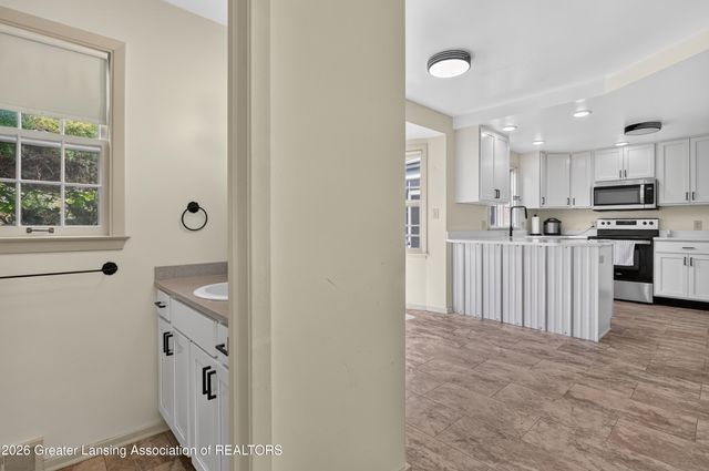 1682 Woodside Drive, East Lansing, MI 48823