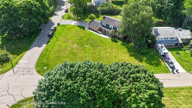 1682 Woodside Drive, East Lansing, MI 48823