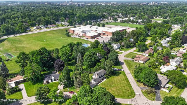 1682 Woodside Drive, East Lansing, MI 48823