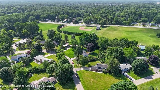 1682 Woodside Drive, East Lansing, MI 48823
