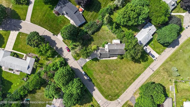 1682 Woodside Drive, East Lansing, MI 48823