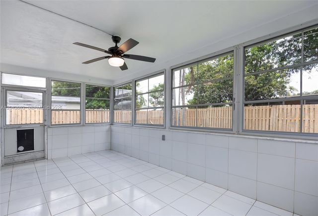 8571 NW 27th Pl, Sunrise, FL 33322