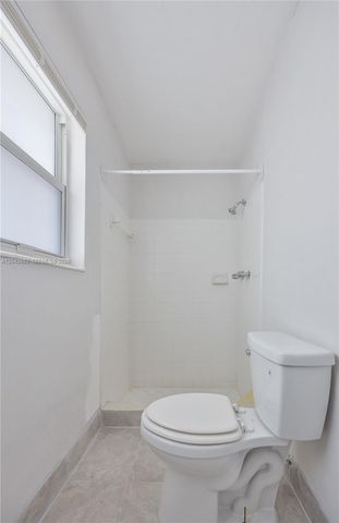 8571 NW 27th Pl, Sunrise, FL 33322
