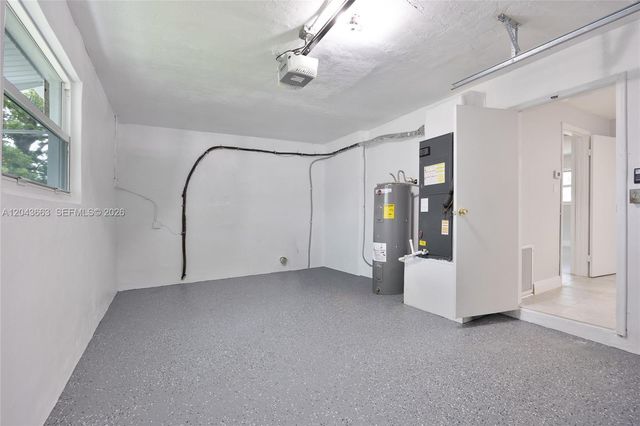 8571 NW 27th Pl, Sunrise, FL 33322