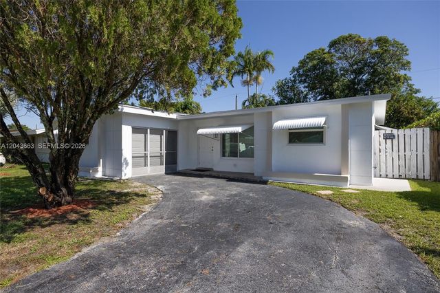 8571 NW 27th Pl, Sunrise, FL 33322