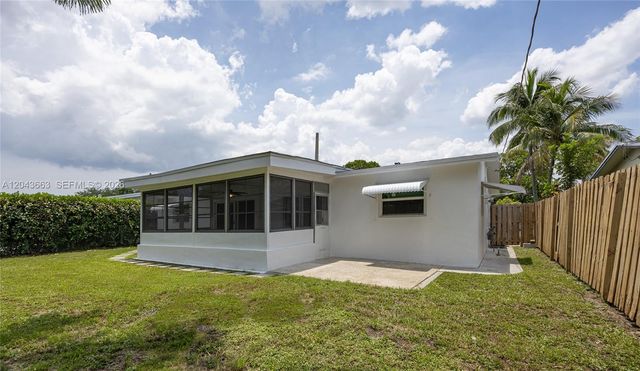 8571 NW 27th Pl, Sunrise, FL 33322